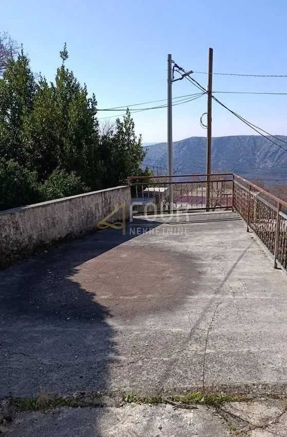 Novi Vinodolski, Grižane, kamena starina s pogledom na more - Grižane, Vinodolska općina