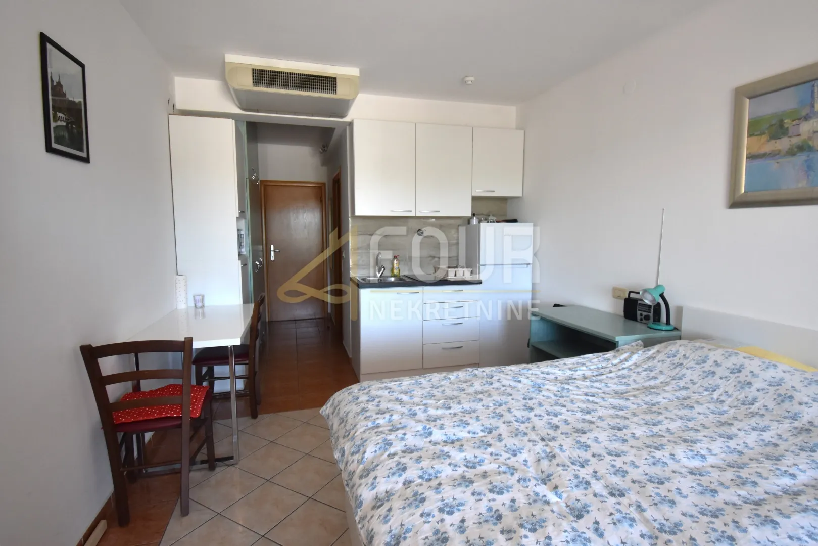 novi vinodolski - manji stan blizu mora! 28.02m2, garsonijera + lođa - slika 3