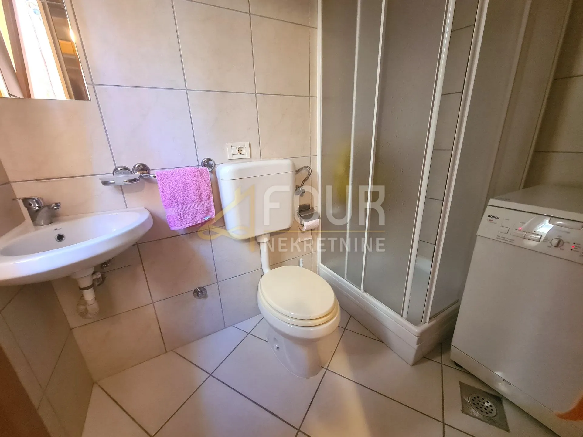 otok cres, cres, kuća i studio apartman u staroj jezgri - slika 9