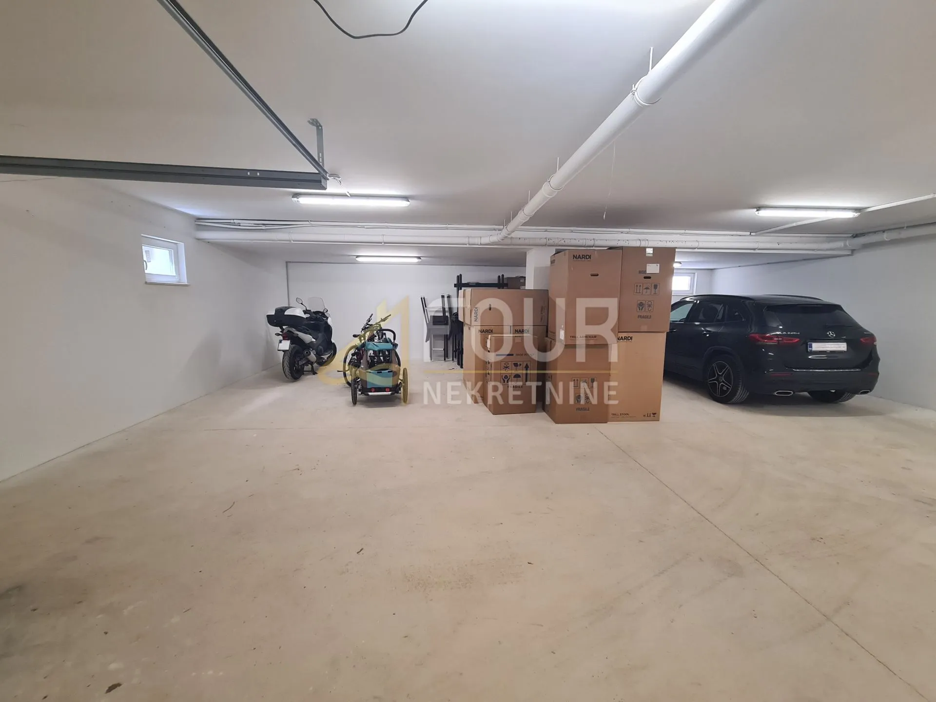 cres - centar, dvoetažni stan 131.88m2, okućnica 104m2 - slika 14