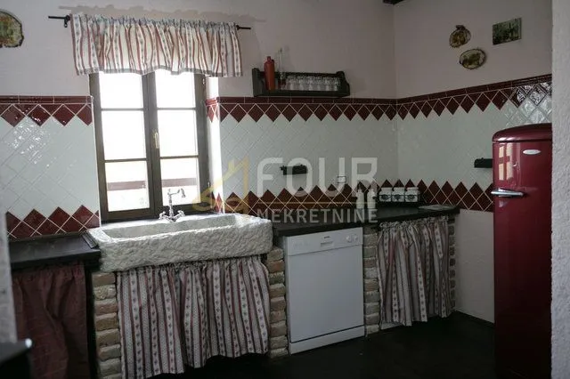 istra, motovun, kamena vila s bazenom - slika 9