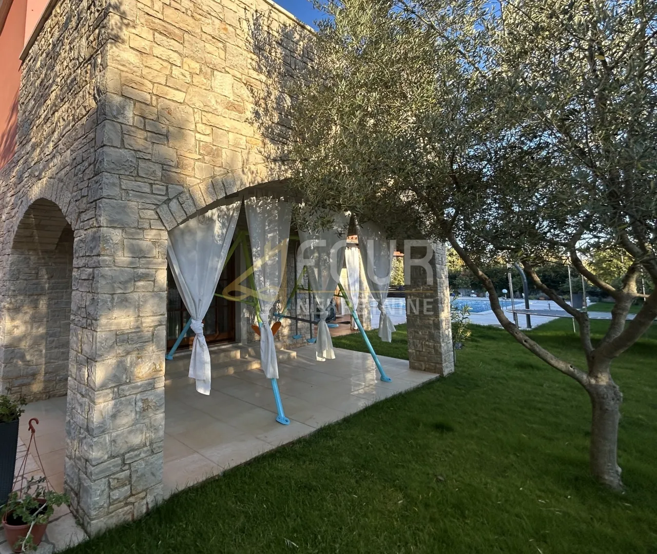 istra, barban - okolica, vila s bazenom, okućnica - slika 33