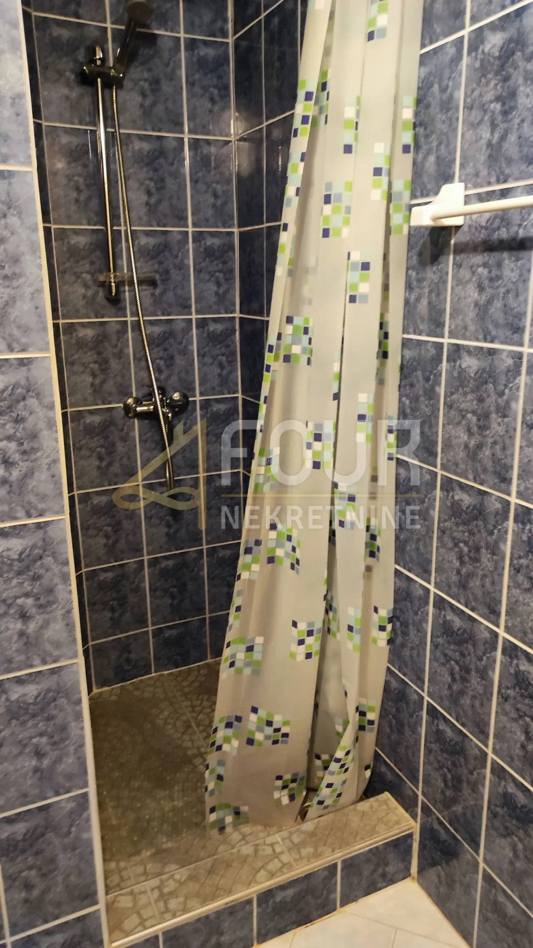 jadranovo, samostojeća kuća s 3 apartmana - slika 23