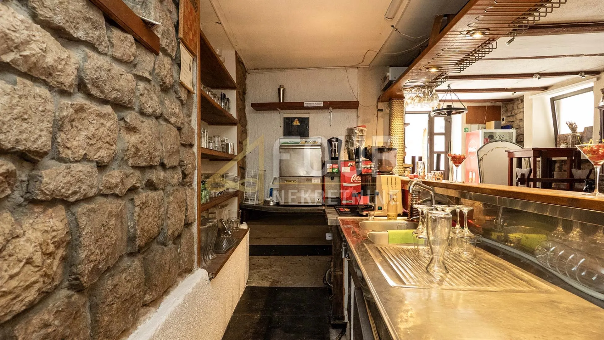 otok cres, grad cres, kuća - restoran + apartmani + stan - slika 3