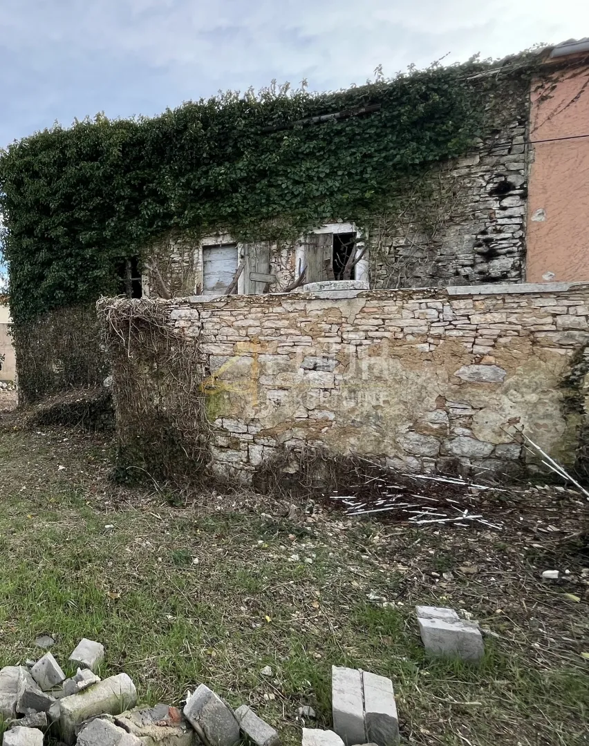 istra, svetvinčenat - okolica, ruševna kuća u nizu - slika 3