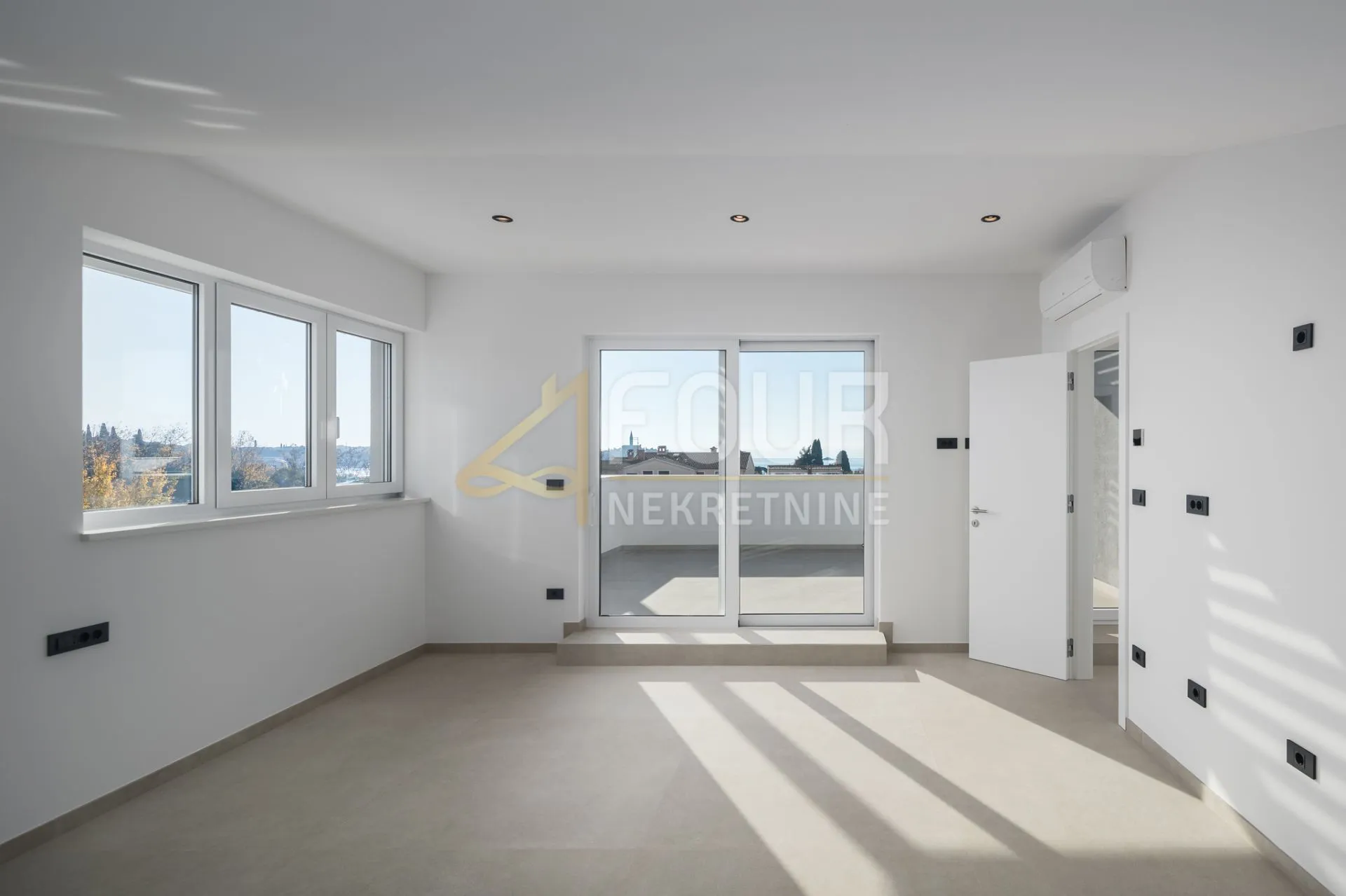 Istra, Rovinj, novogradnja, 209.64m2, dvoetažni 4s+db, pogled na more