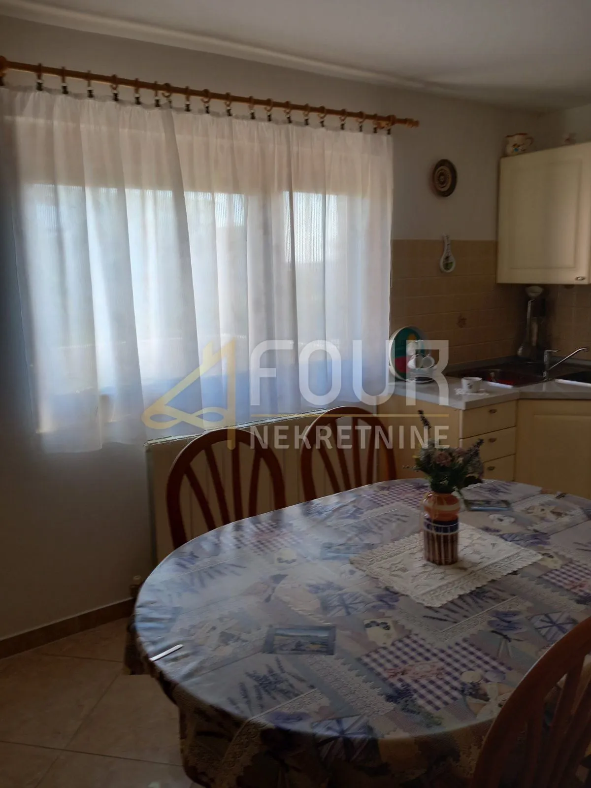 istra, pula, kuća s garažom, dodatnim apartmanom i dvorištem - slika 22