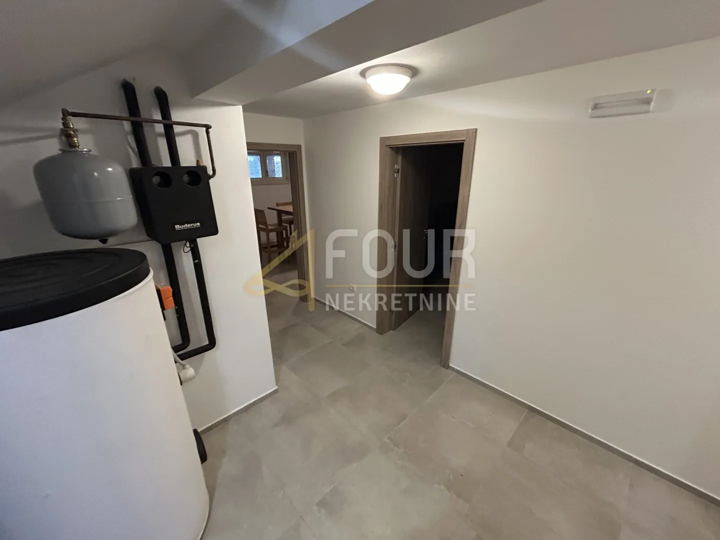 istra, barban - okolica, vila s bazenom, okućnica - slika 28