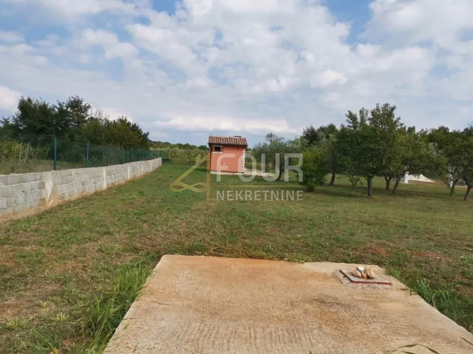 istra, barbariga, gospodarska zgrada na parceli 4.768m2 - slika 2