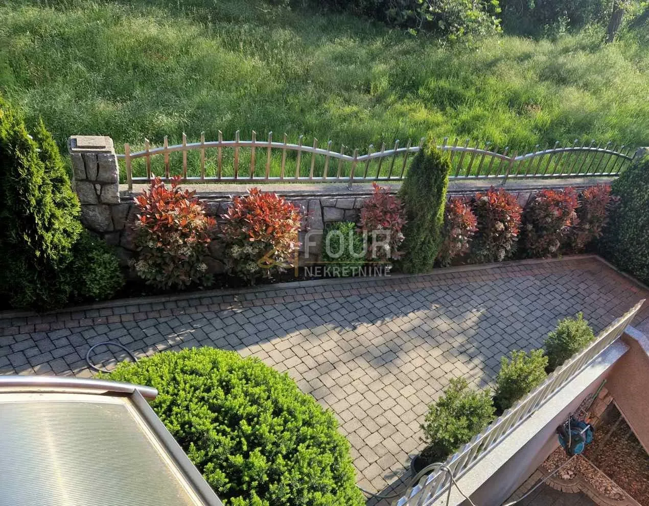 rijeka, donja drenova, kvalitetna kuća s 3 stana, garažom i konobom - slika 40