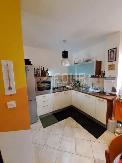 otok krk, kornić, 96.86m2, 3s+db, terase - slika 5