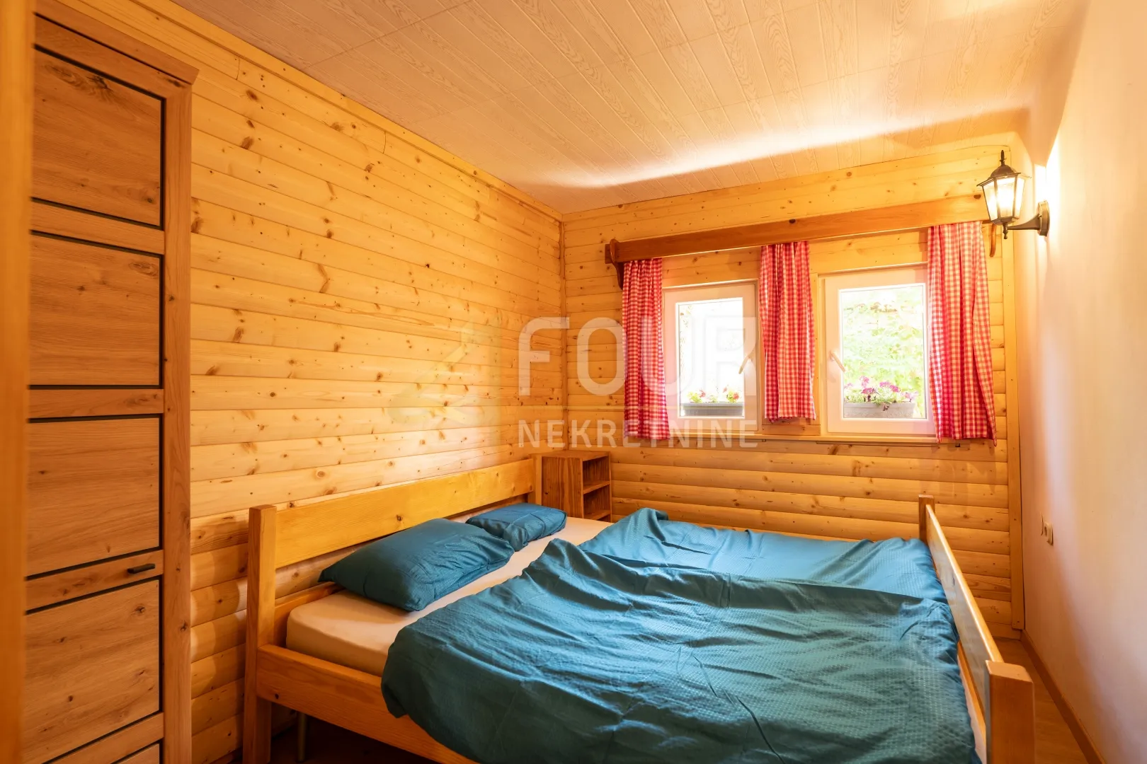 gorski kotar, okolica delnica, dvije kuće - slika 12