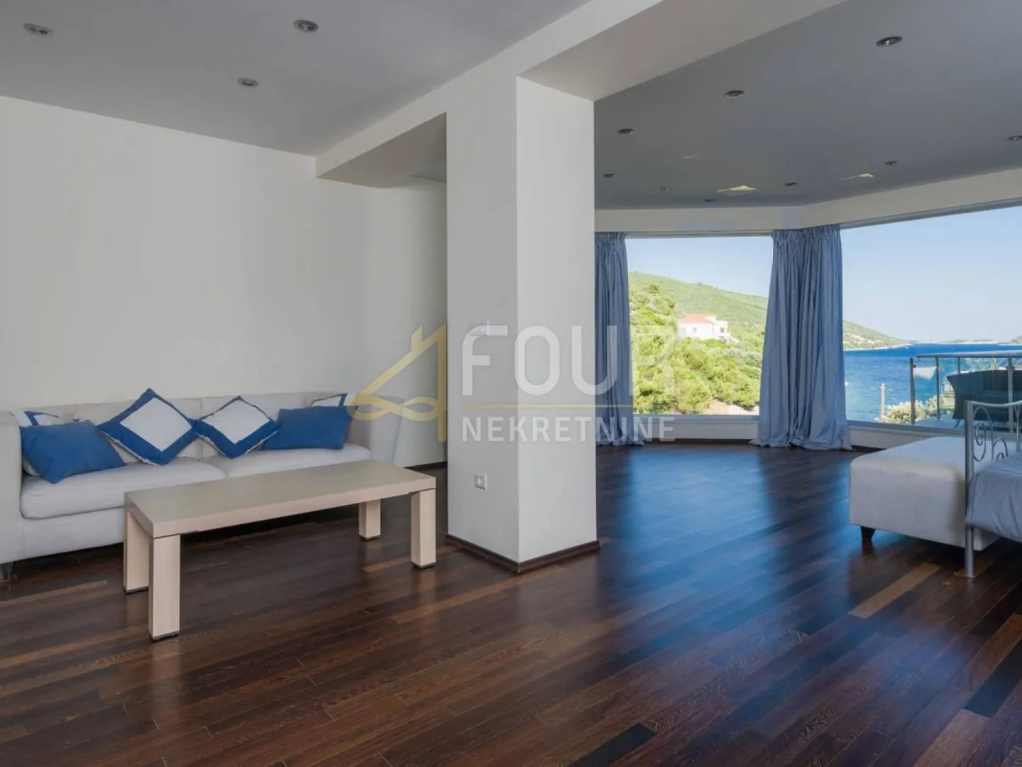 otok korčula, vila s bazenom - prvi red do mora ! - slika 17
