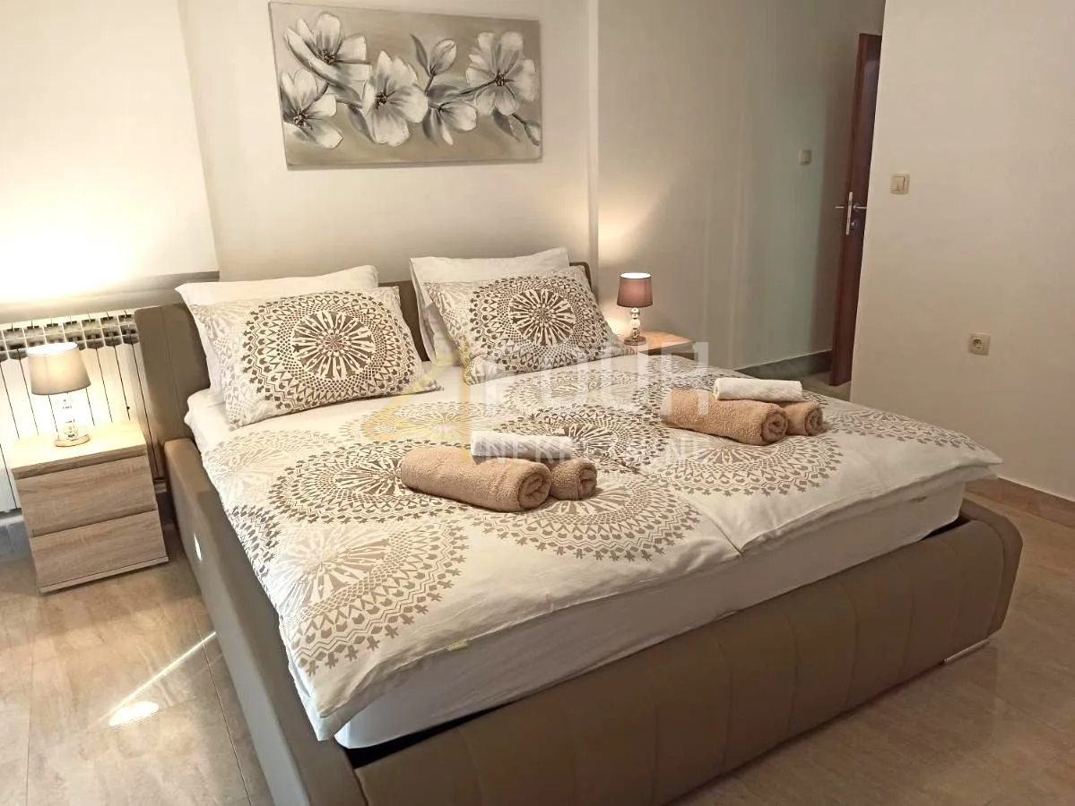 otok krk, malinska, kuća s 4 stana, bungalov, uređna okućnica, blizina mora - slika 18