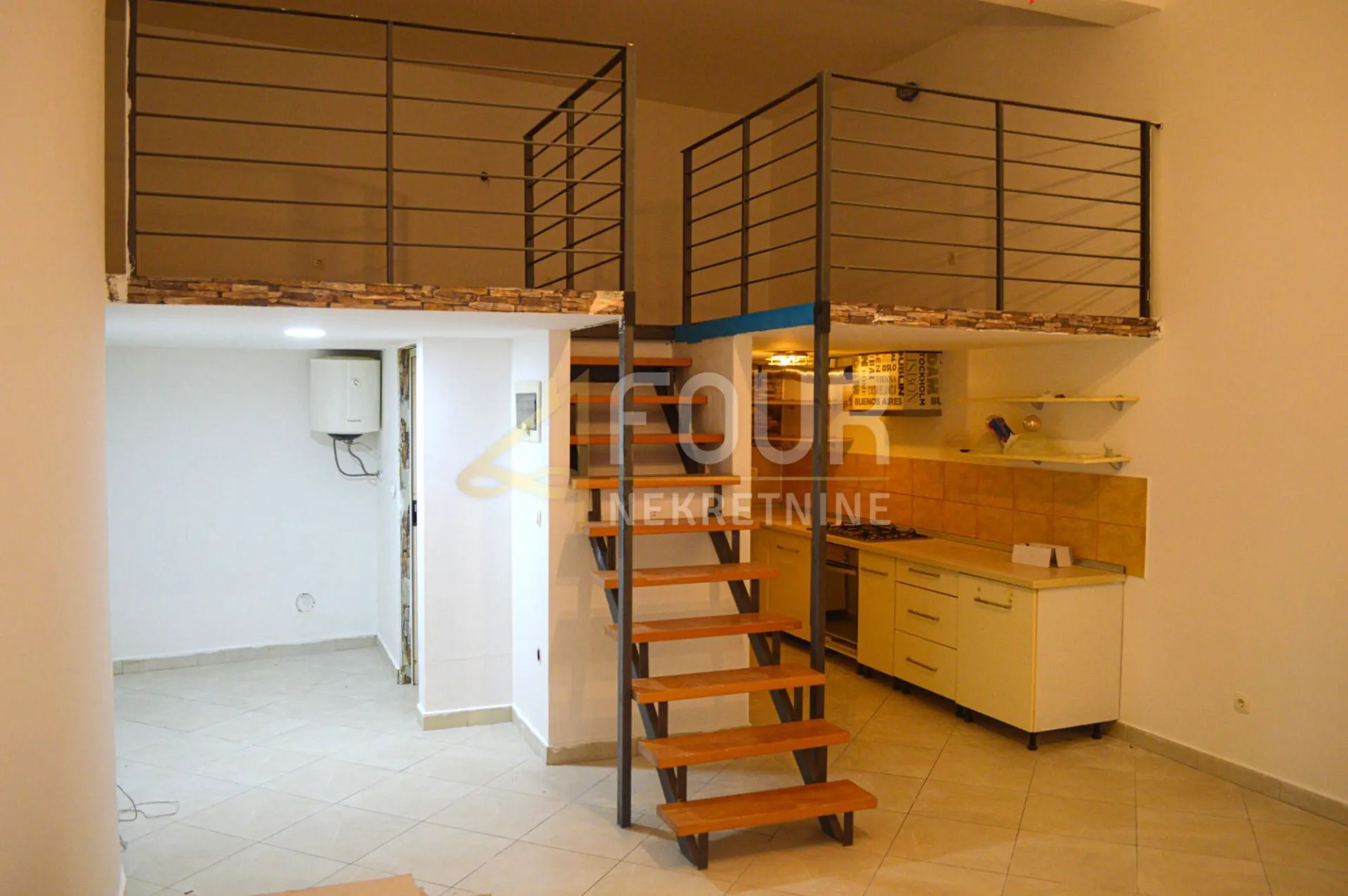 Istra, Labin, poslovni prostor s galerijom, 38.18m2