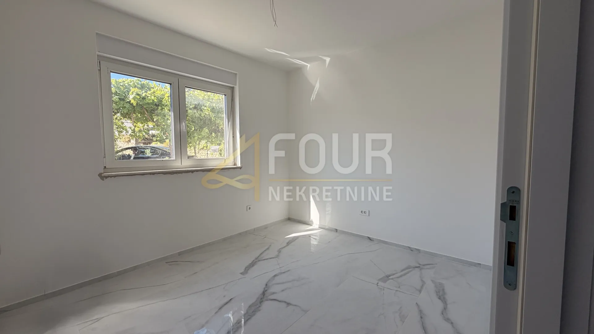otok rab, banjol, 2s+db, balkon, pogled na more - slika 7