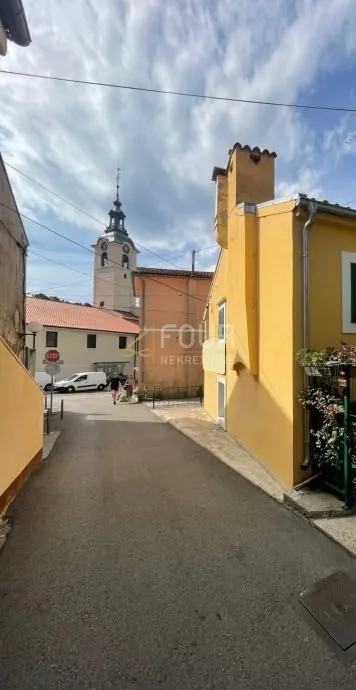 Rijeka, Trsat, dvojna kuća, 80m2