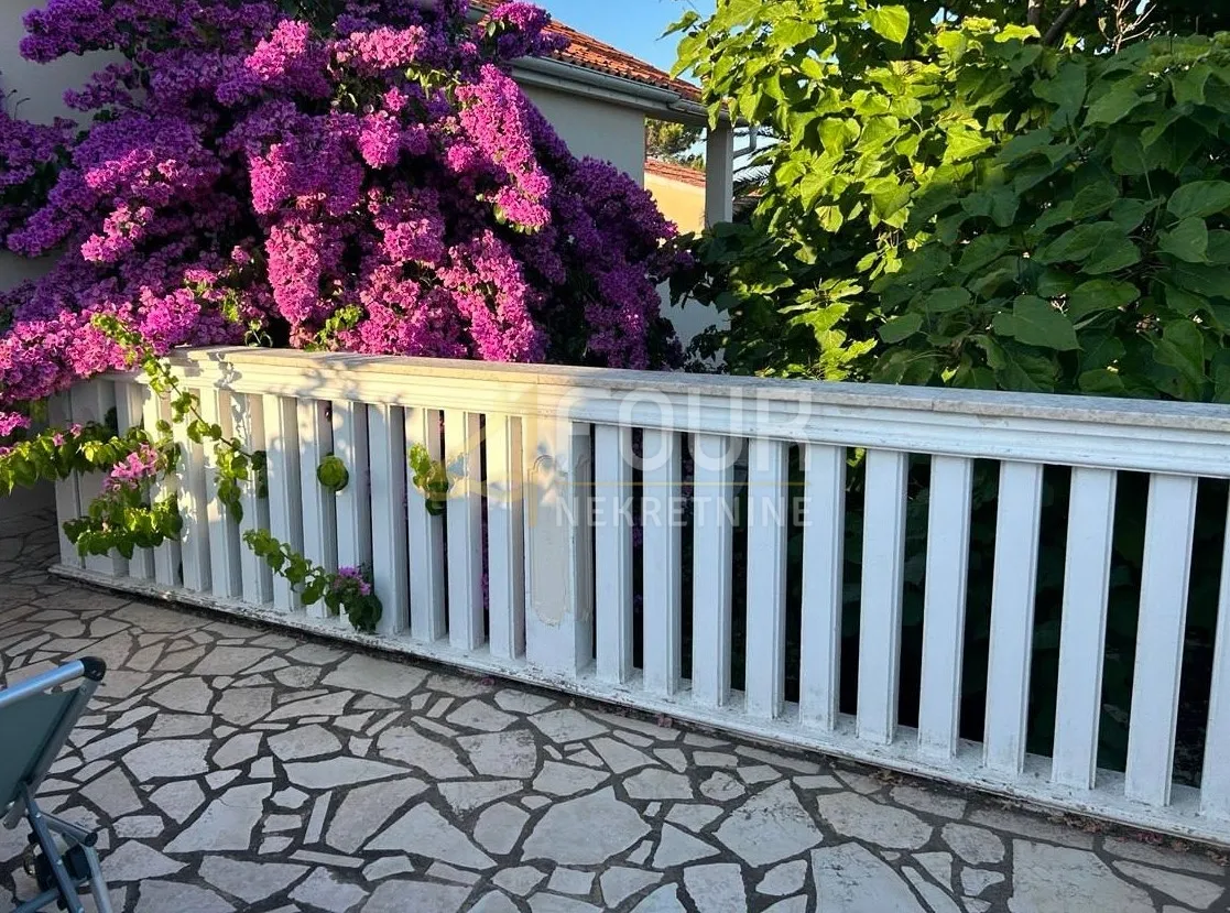 istra, pula - okolica, ližnjan, samostojeća kuća - 3 stana - slika 17