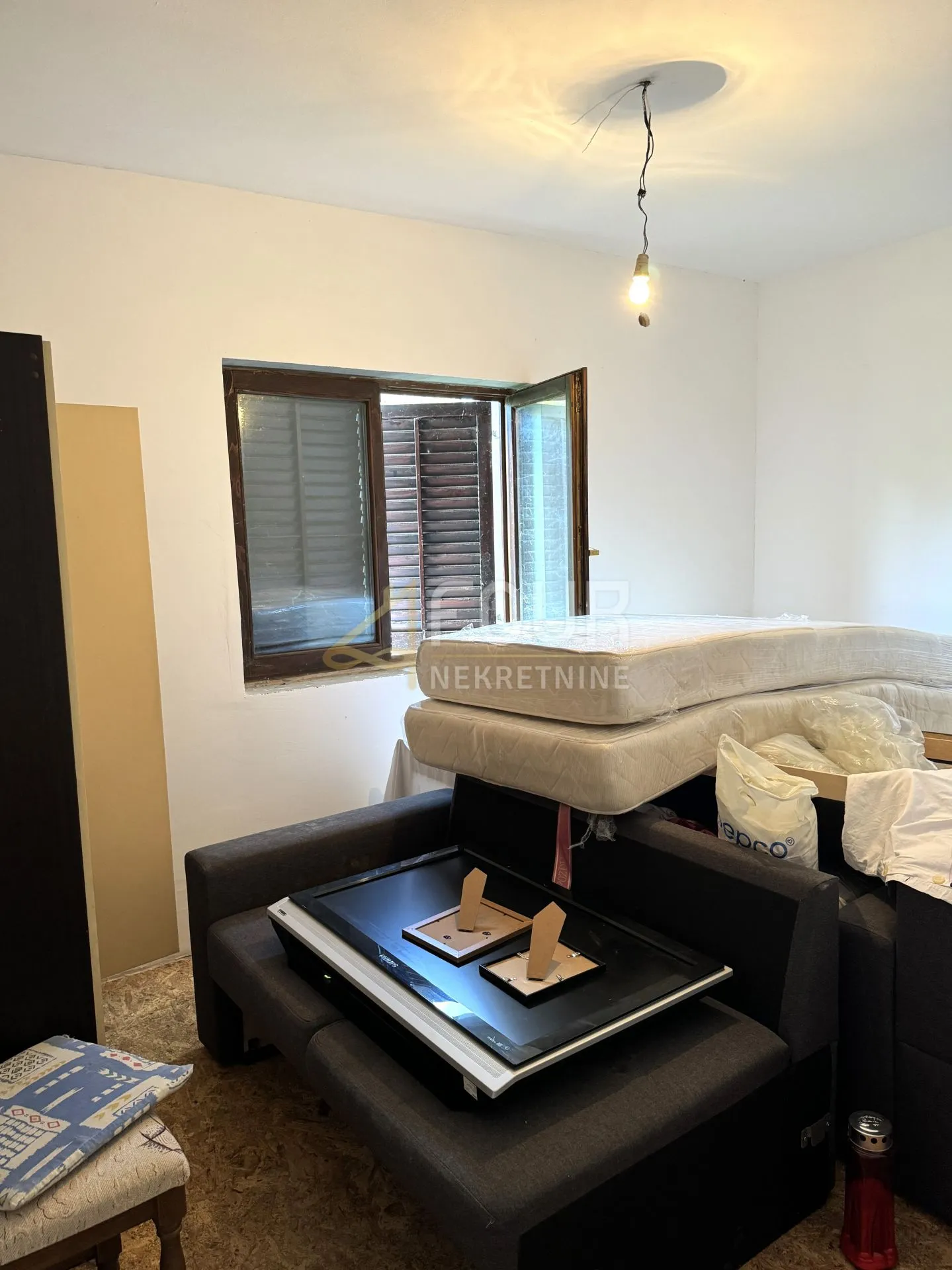 tounj - okolica, samostojeća kuća 200m2, terasa, balkon - slika 2