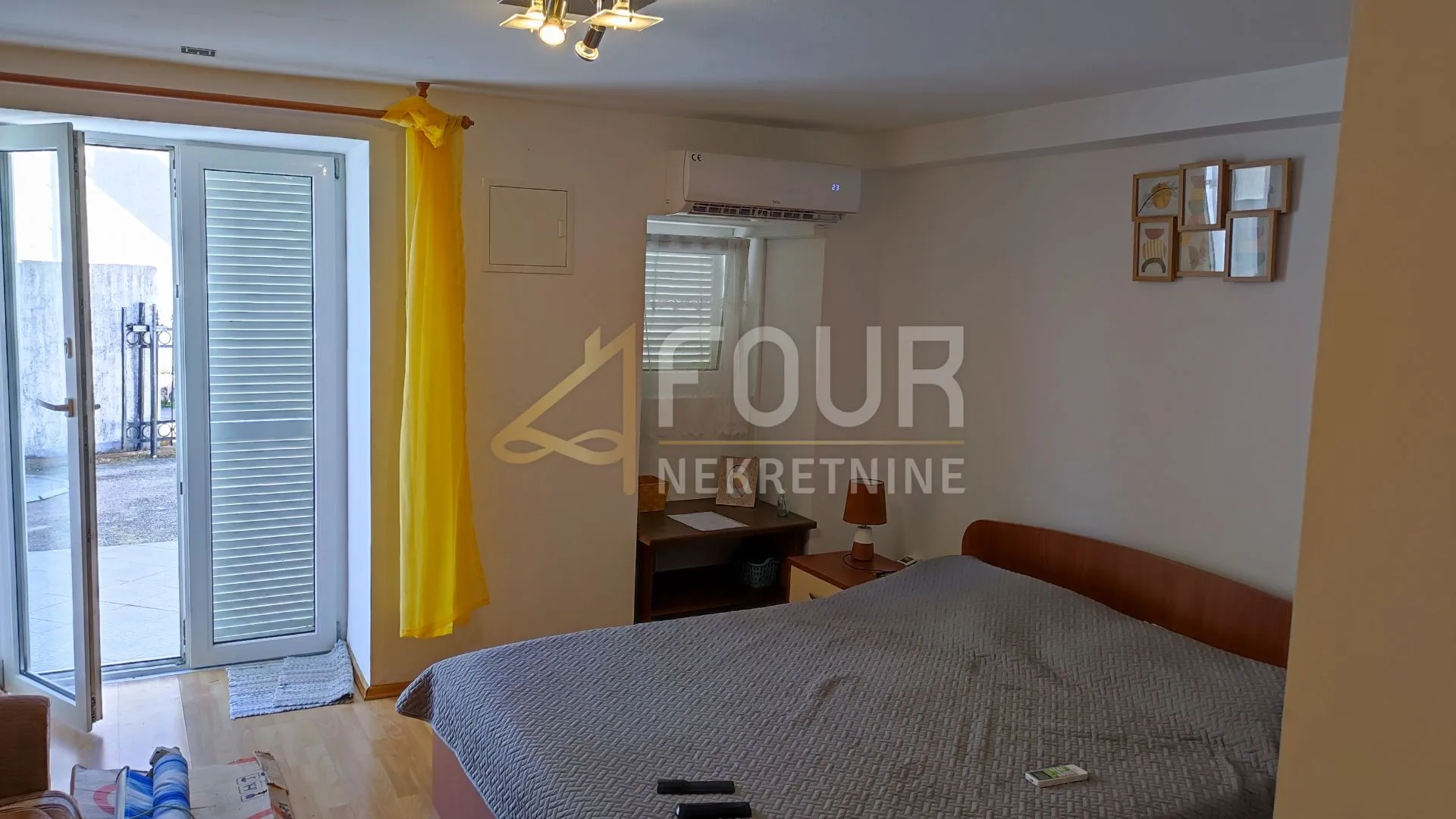 jadranovo, samostojeća kuća s 3 apartmana - slika 17