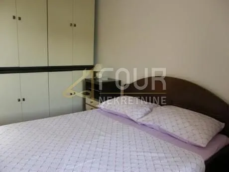 otok krk, okolica malinske, kamena kuća s 2 stana i bazenom - slika 11
