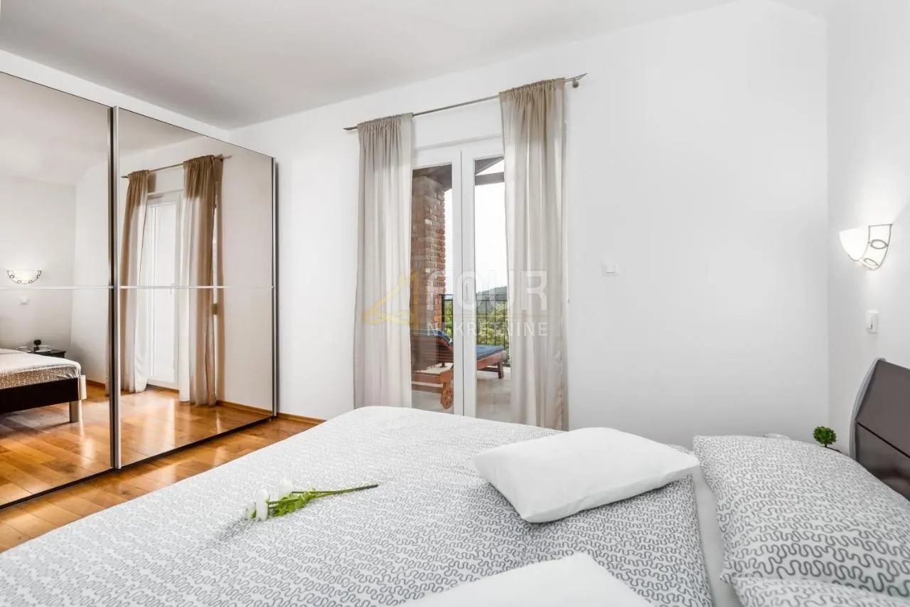 opatija, bregi, prekrasna vila s bazenom, jacuzziem, gostinjskom kućom, tavernom i ograđenom okućnicom - slika 14