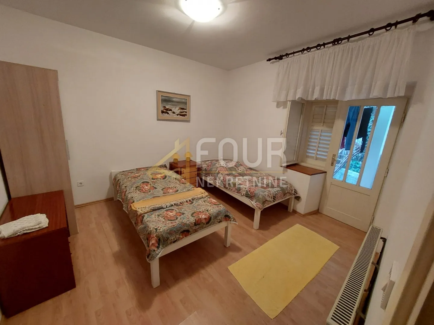 mali lošinj - centar, dvije kamene starine blizu mora - slika 9