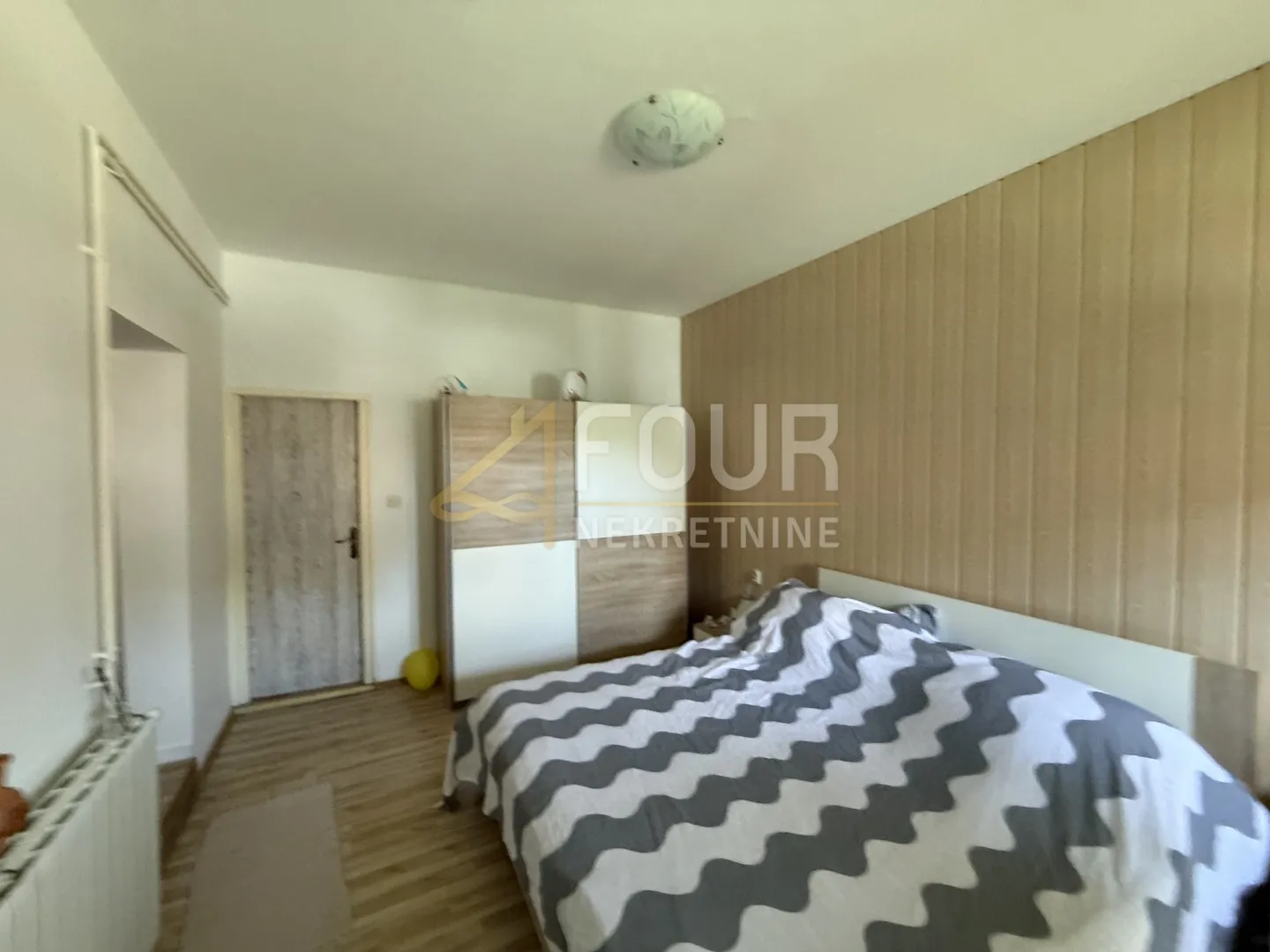 istra, pula, kuća s garažom, dodatnim apartmanom i dvorištem - slika 20