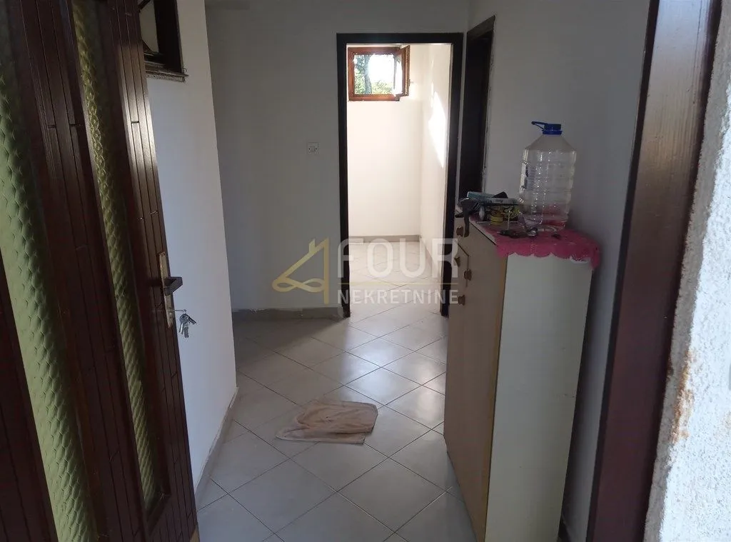 poreč, samostojeća kuća s 2 stana, garaža, velika okućnica - slika 3