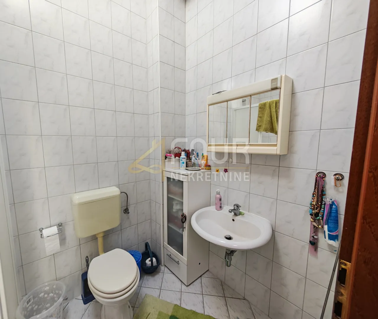 istra, medulin, dvojna kuća s tri stambene jedinice - slika 16