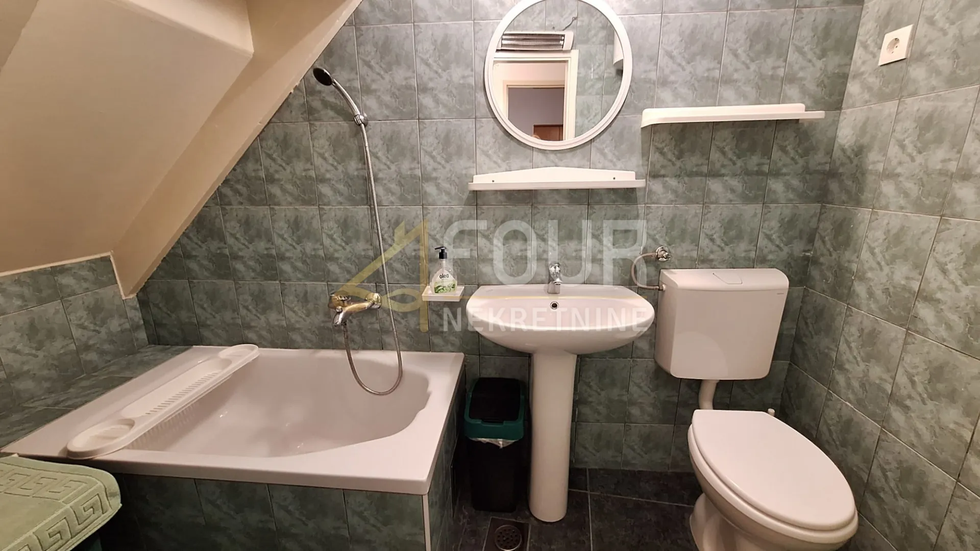 otok krk, punat, dvojna kuća, 1. red do mora ! - slika 9