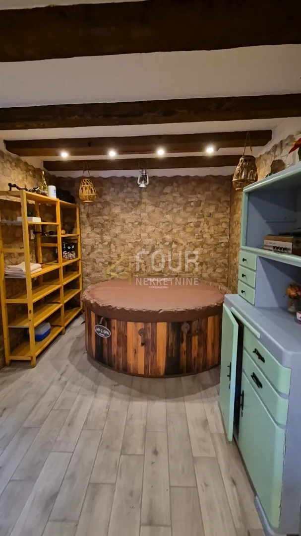 gorski kotar, okolica delnica, dvije kuće - slika 18