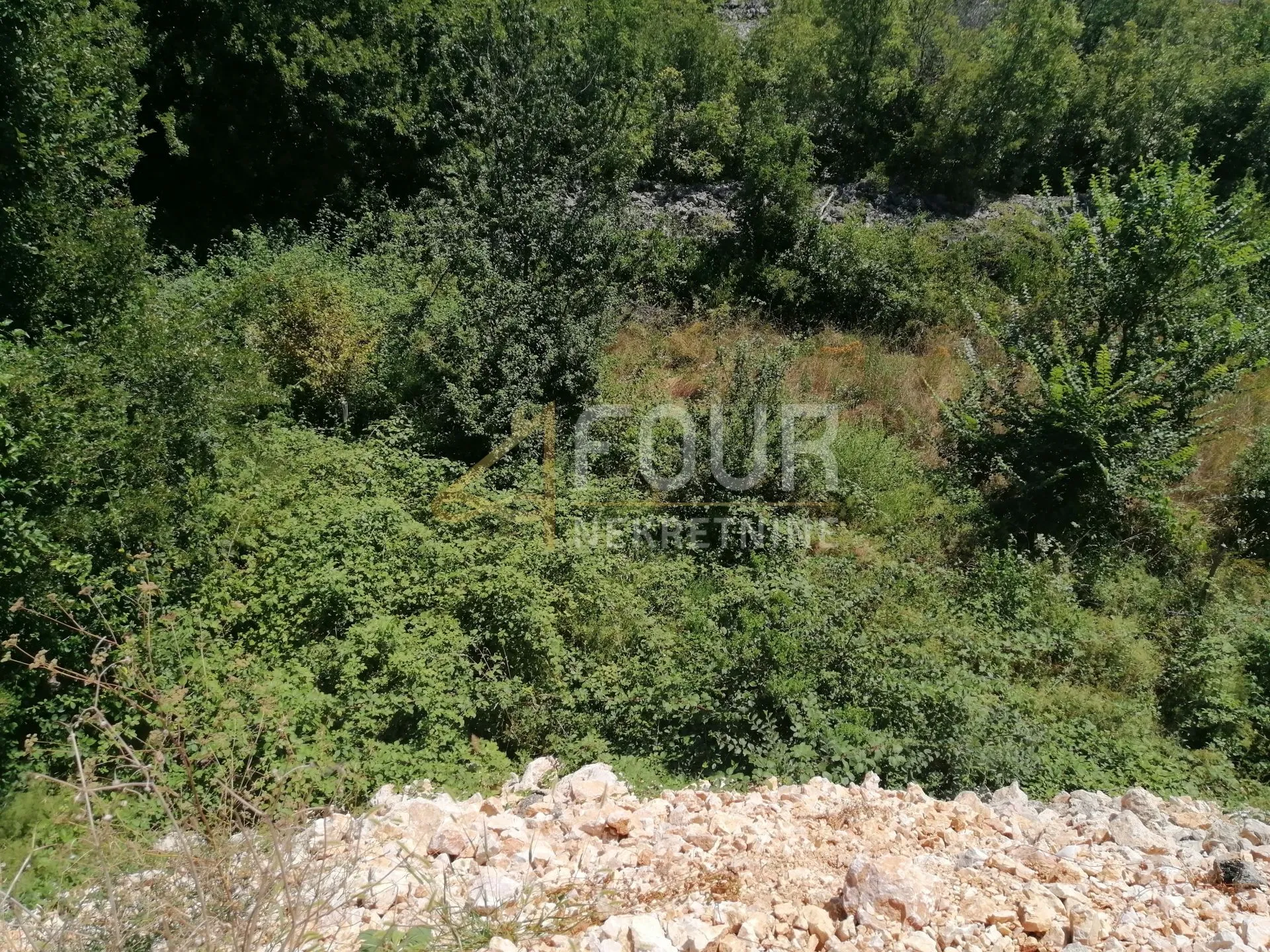 otok krk, kras, zemljište 2.038m2 - slika 2
