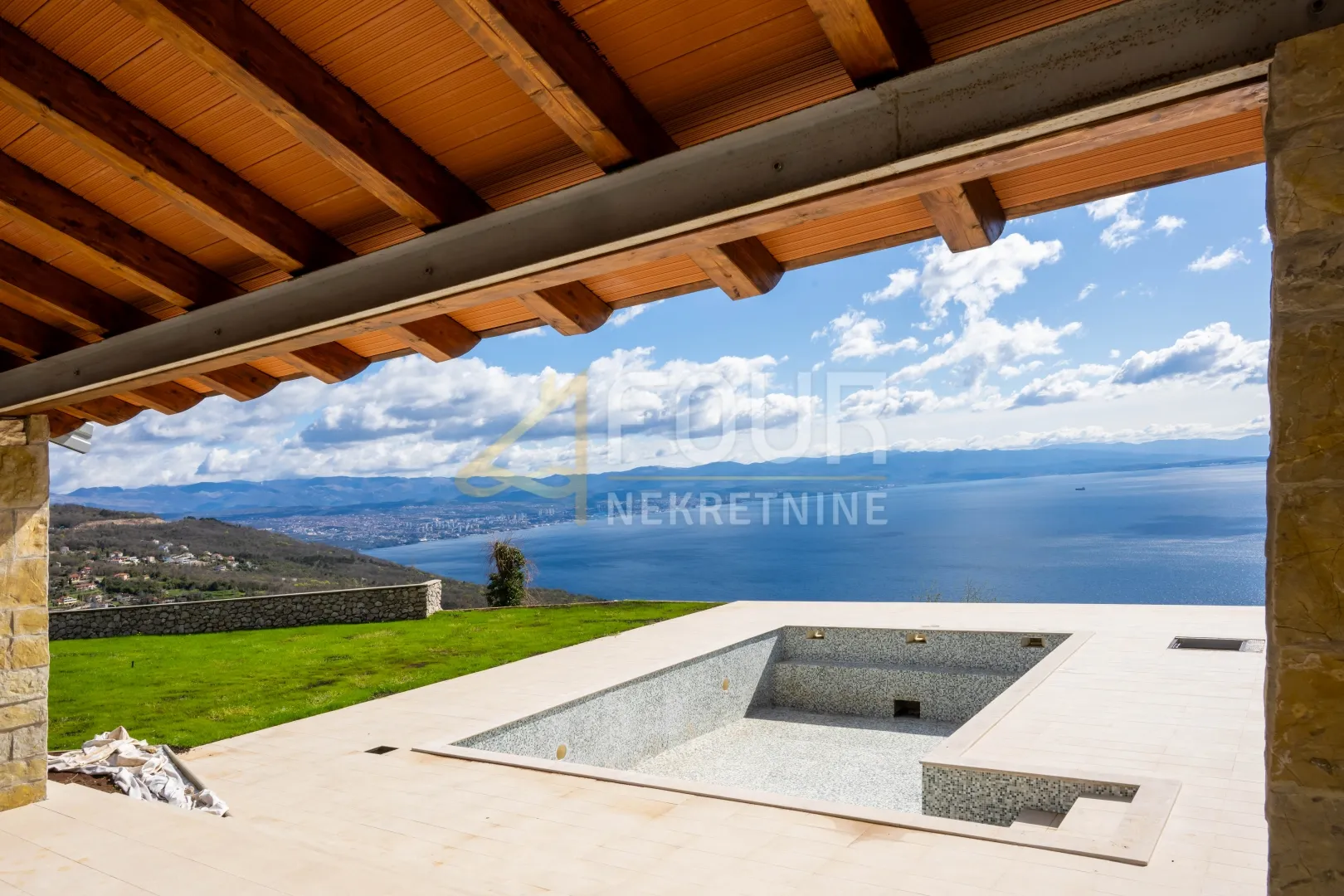 poljane, samostojeća kuća s bazen, 300m2 - slika 2