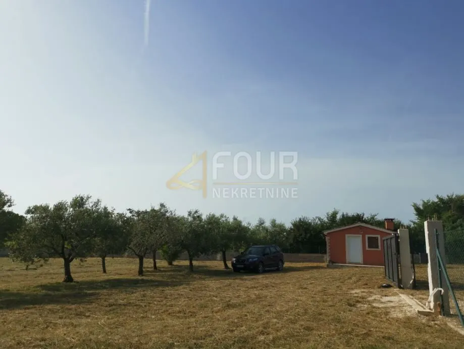 Istra, Barbariga, gospodarska zgrada na parceli 4.768m2 - Barbariga, Vodnjan