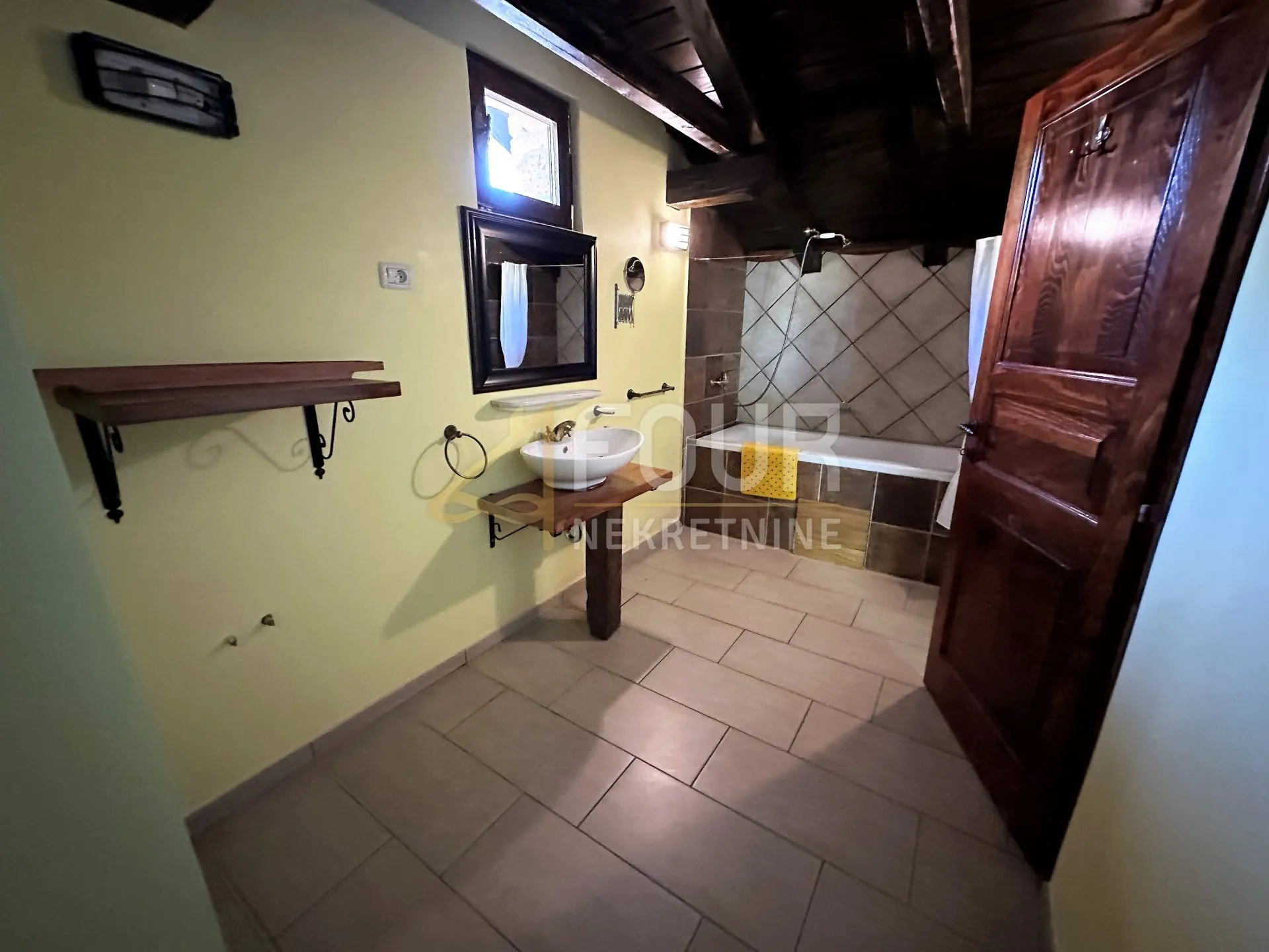 opatijsko zaleđe, imanje na obroncima učke s 3 kamene kuće i bazenom - slika 41