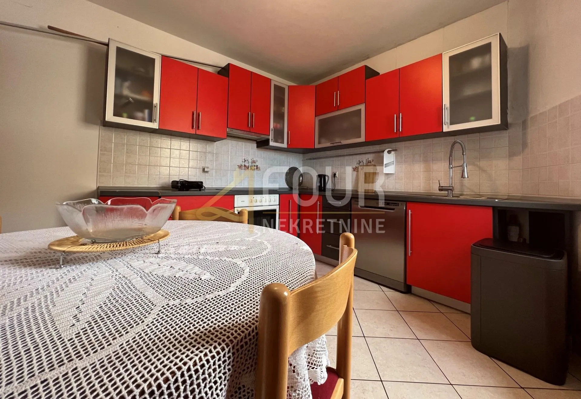 otok krk, njivice, 2s+db+studio apartman, 500m od mora - slika 8