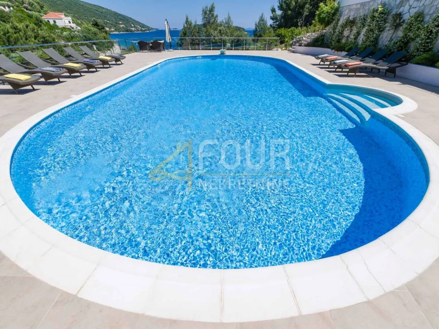 otok korčula, vila s bazenom - prvi red do mora ! - slika 40