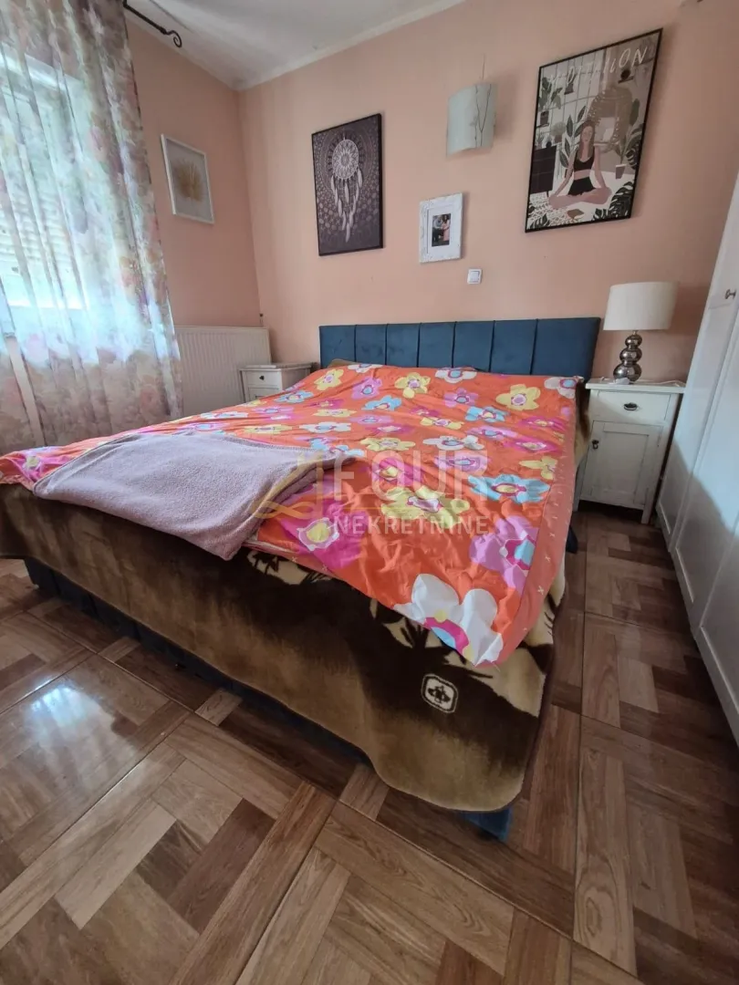 mavrinci, 230m2, samostojeća kuća - 3 stana - slika 10