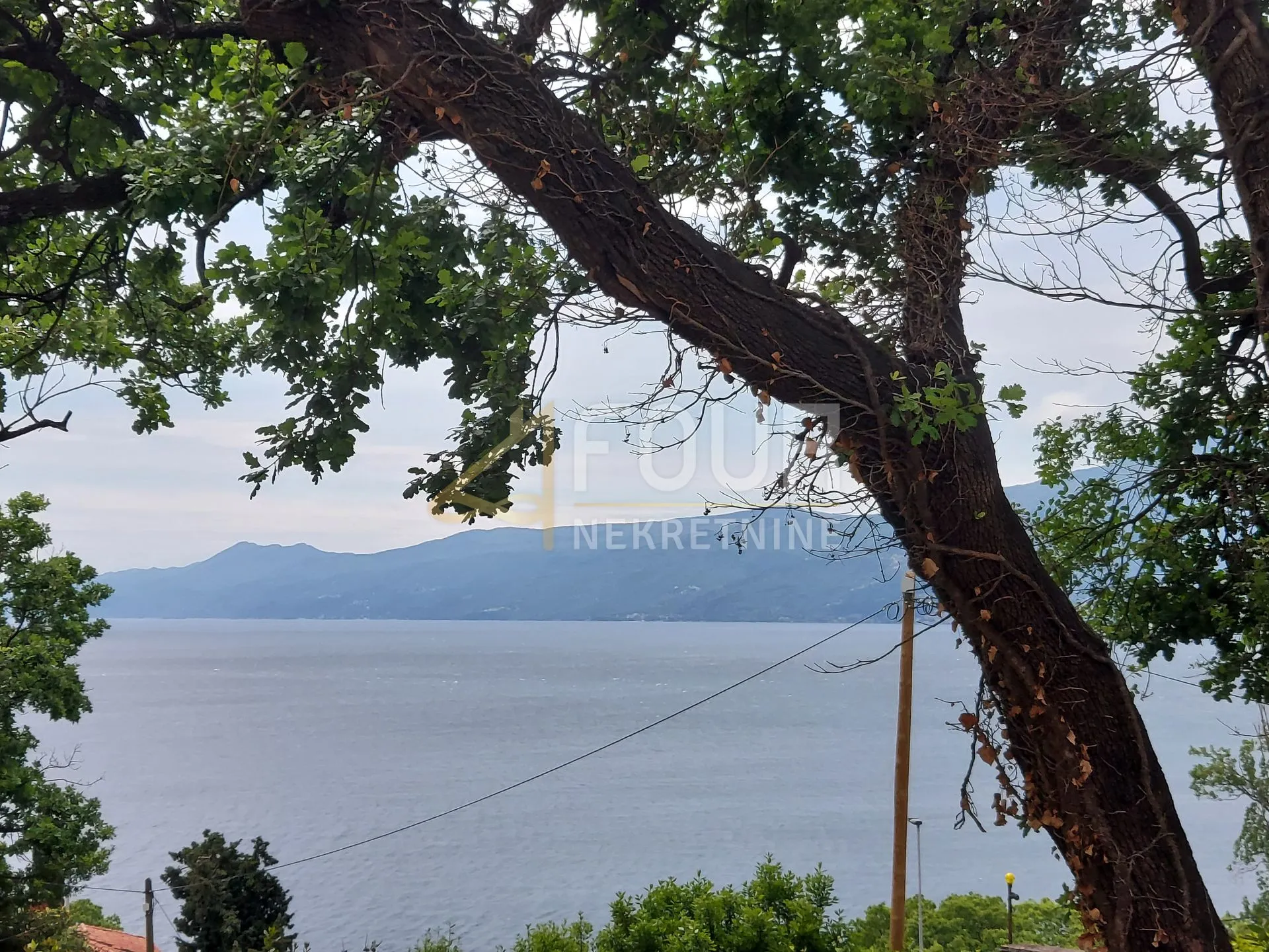 Rijeka, Kantrida, zemljište 1.341m2 - dio građevinski, a dio zeleni pojas