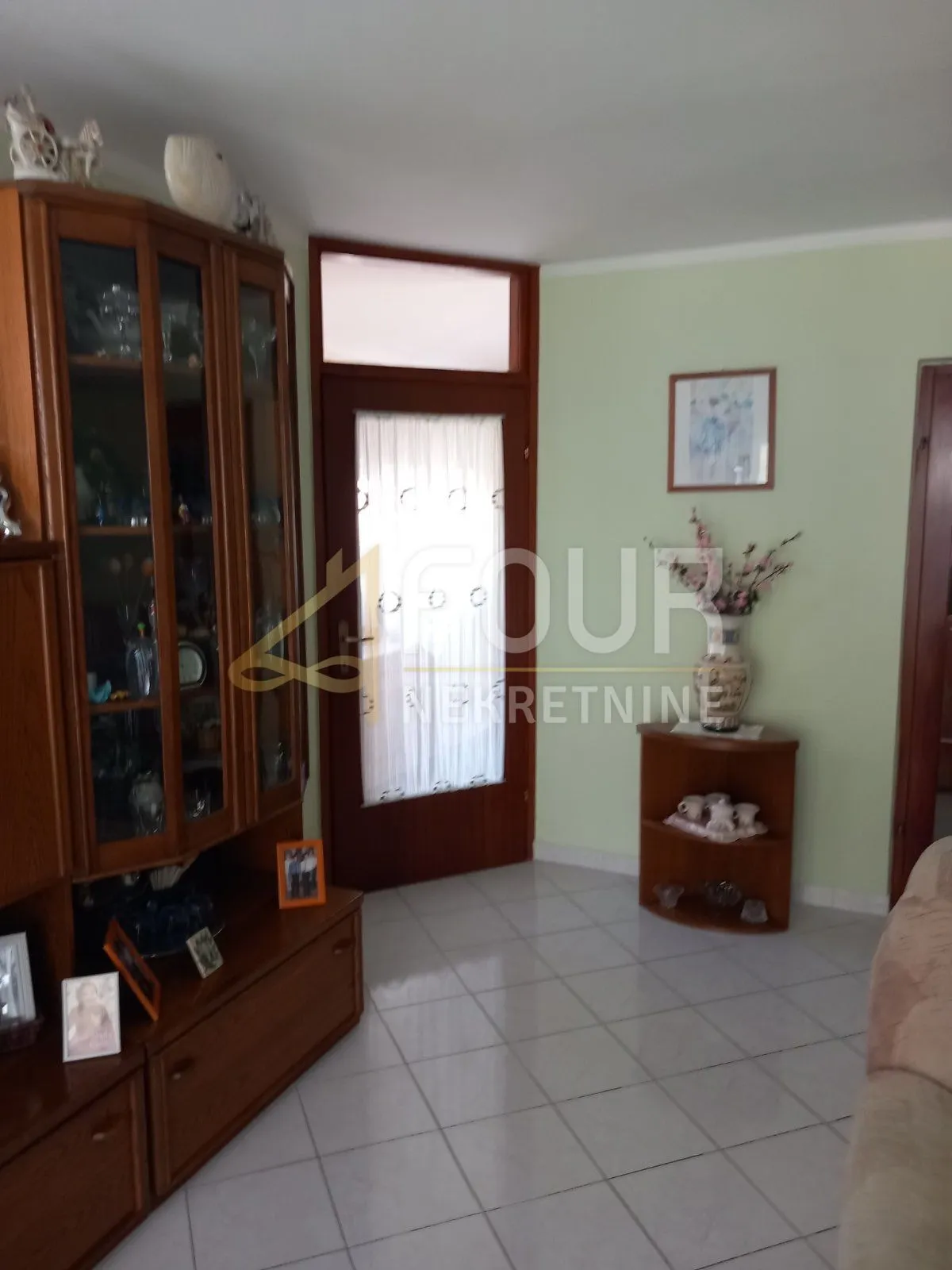 istra, pula, kuća s garažom, dodatnim apartmanom i dvorištem - slika 41