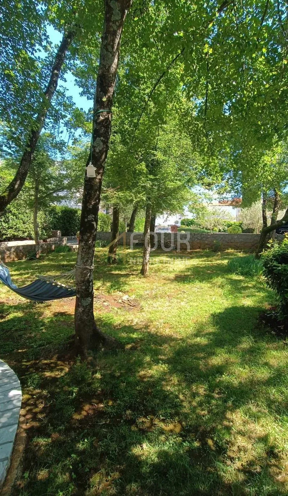 Otok Krk, Malinska, građevinsko zemljište 985m2 - Malinska, Malinska-Dubašnica
