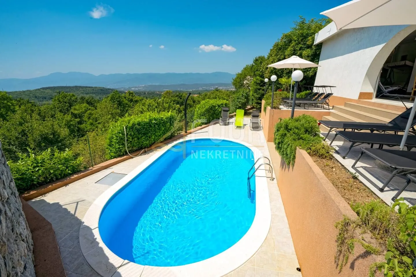 Viškovo, Saršoni, vila s bazenom, 2 garaže, velika okućnica - Saršoni, Viškovo