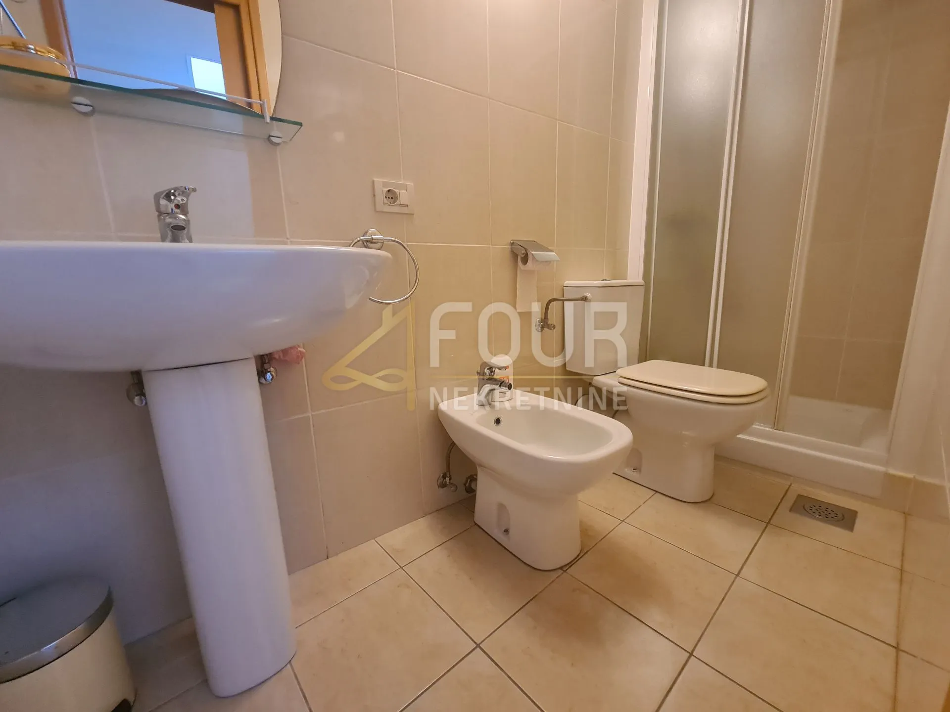 otok cres, cres, kuća i studio apartman u staroj jezgri - slika 10