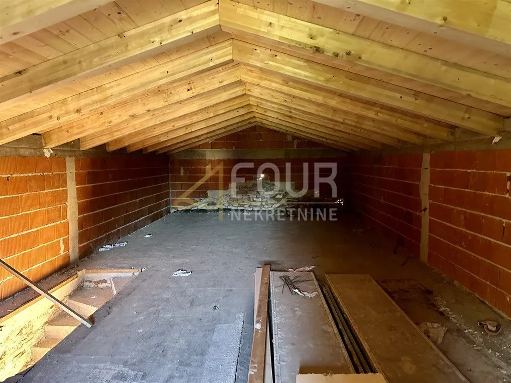 istra, kanfanar, kuća 240m2, okućnica - slika 10