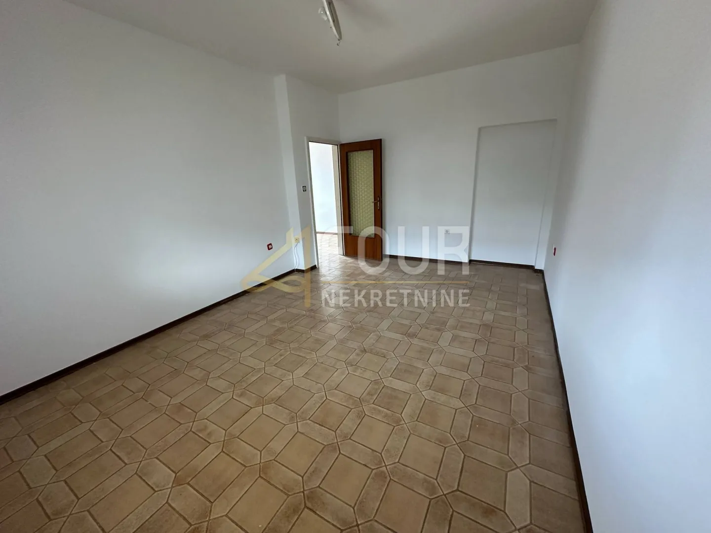 istra, poreč - centar, 71.20m2, 2s+db, okućnica 192m2 - slika 2