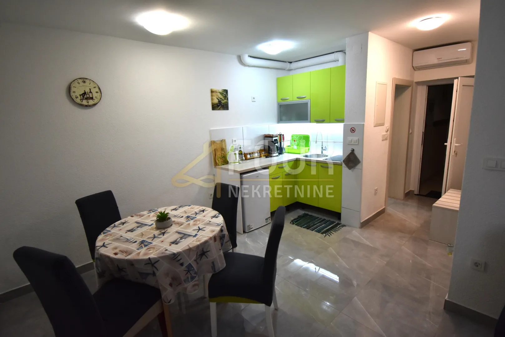 otok krk, malinska, 1s+db, okućnica 81m2 + parkirno mjesto - slika 3