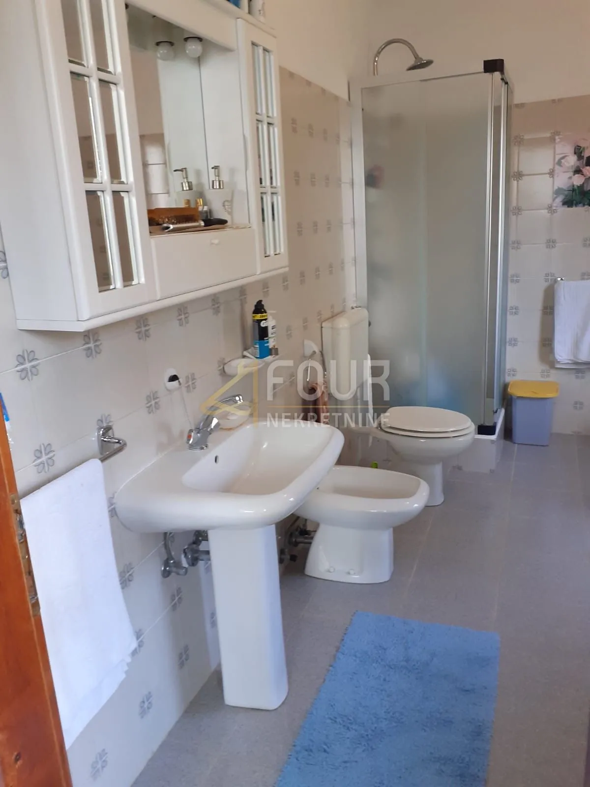 istra, višnjan, dvije kuće, vanjski bazen, garaže, okućnica - slika 28