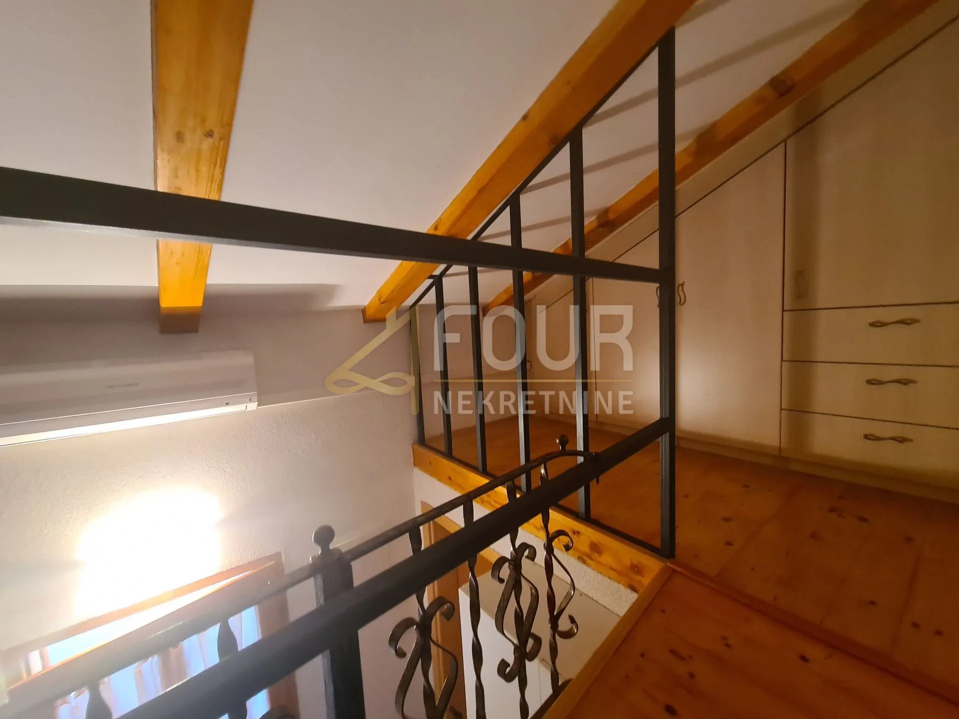 otok cres, cres, kuća i studio apartman u staroj jezgri - slika 15
