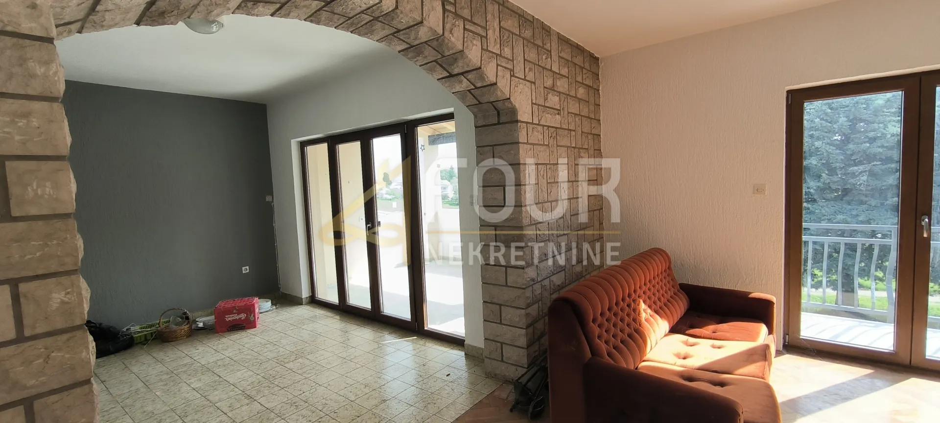 Istra, Barban, samostojeća kuća 206m2, terasa, balkon